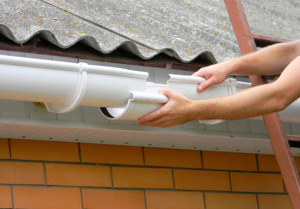 Cost of Gutter Hanging in Schaumburg